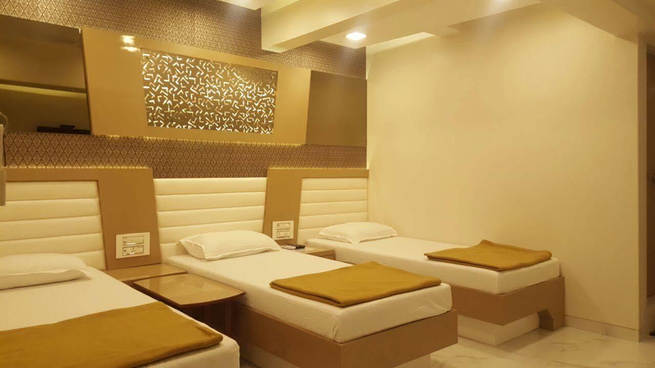 Oyo 28893 Hotel Gulf Bombaj Zewnętrze zdjęcie