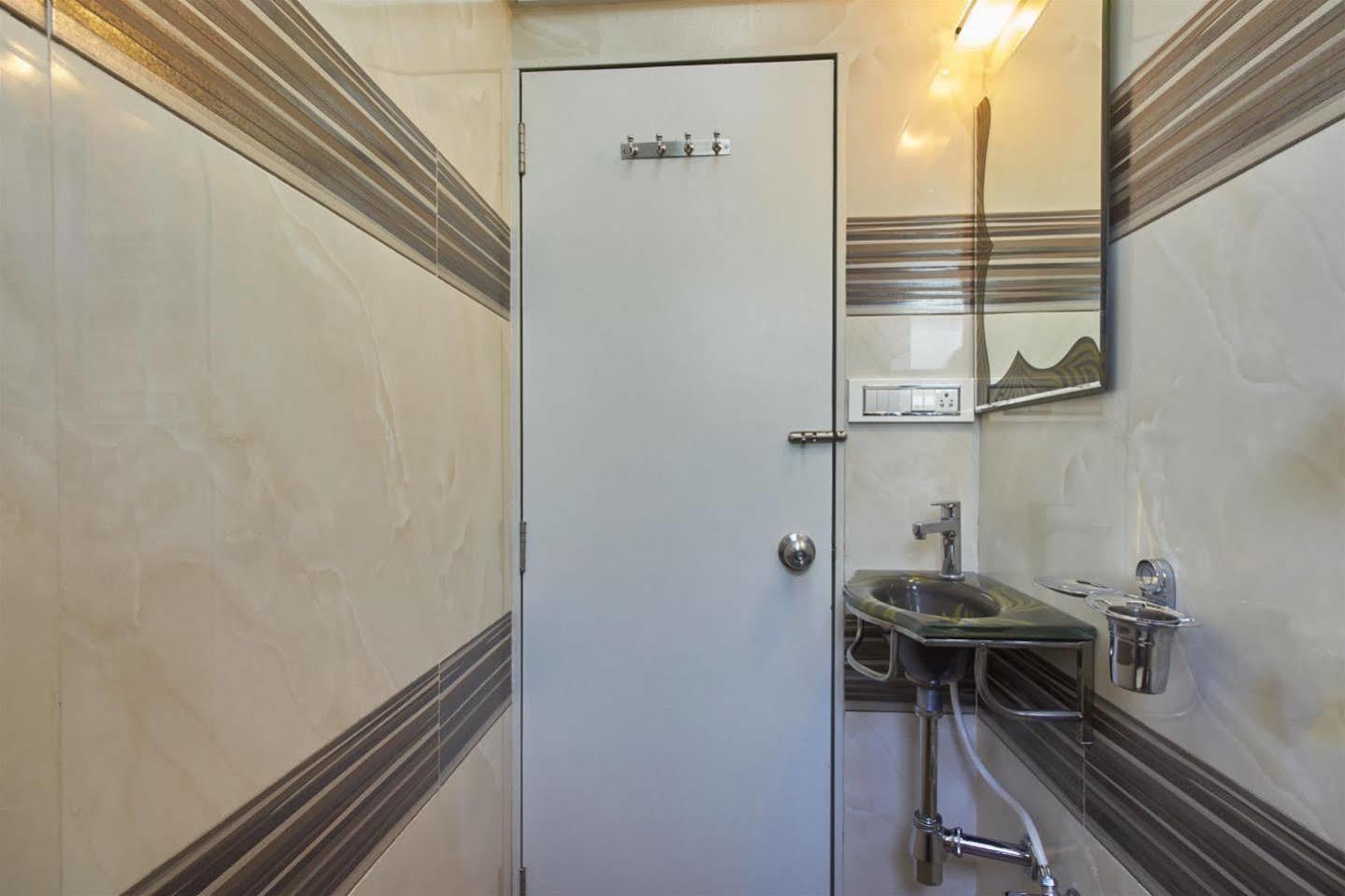 Oyo 28893 Hotel Gulf Bombaj Zewnętrze zdjęcie